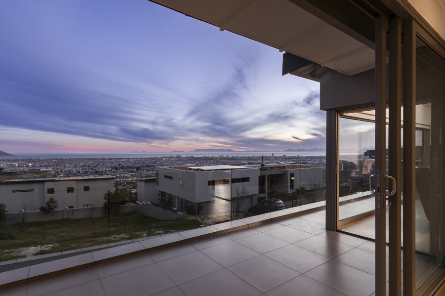 4 Bedroom Property for Sale in Dennegeur Western Cape